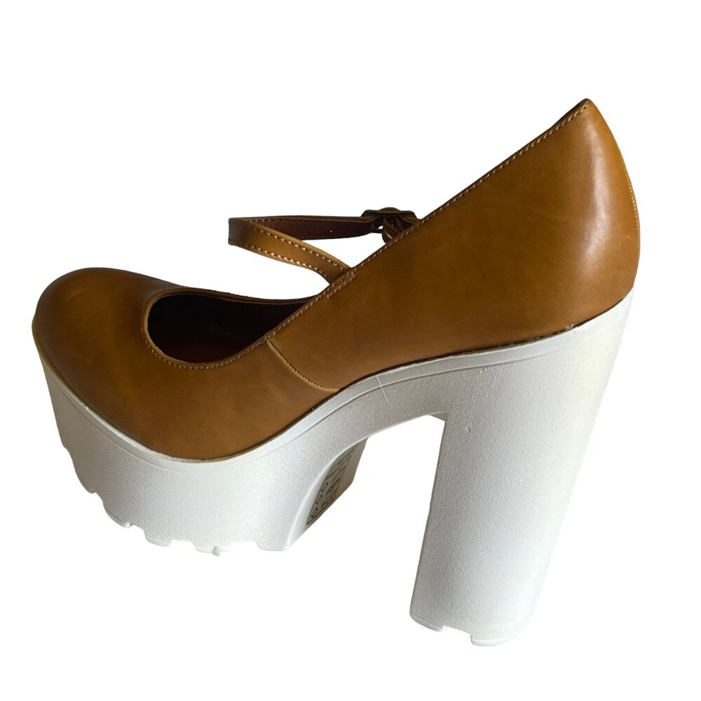 Shoe Republic Two-Tone Tan & White Lug Sole Chunky Platform Mary Janes Shoes - Picture 4 of 8